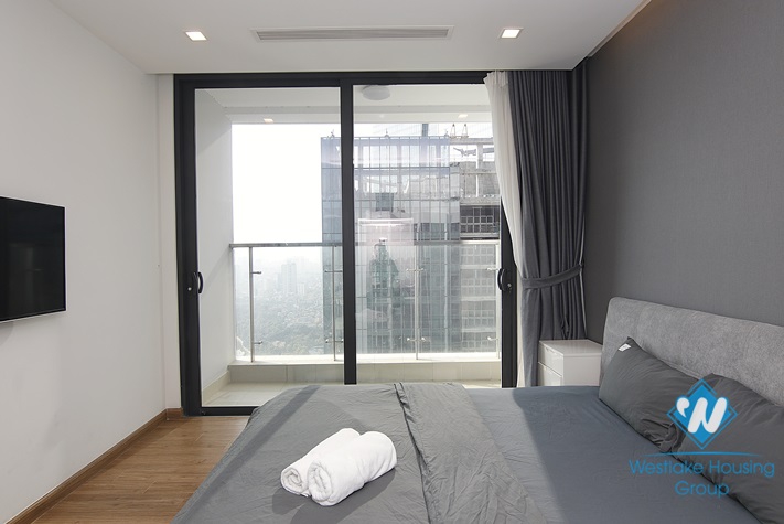 An amazingly attractive three-bedroom apartment in the complex Vinhomes Metropolis, Ba Dinh